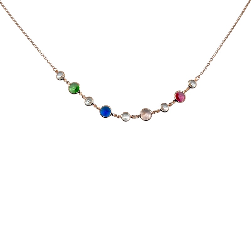 Collana con pietre colorate