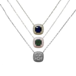 Collana con pietra quadrata e doppio giro di zirconi