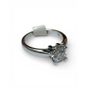 Anello solitario con moissanite