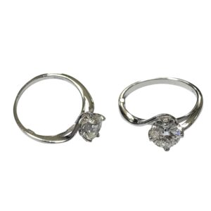 Anello solitario con moissanite